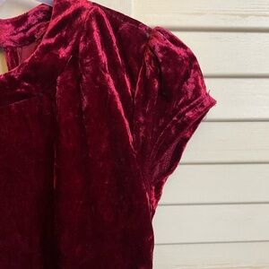 Girls burgundy/maroon velvet dress. Size 5Y.
